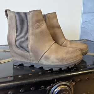 Sorel Chelsea Wedge Taupe Booties Boots 8.5